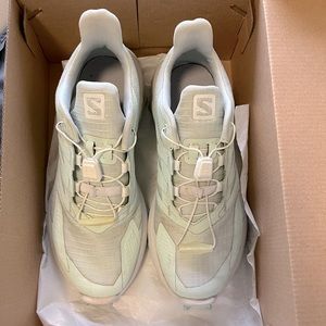 Solomon Hiking Shoes, US Size 5 - Lightweight and Comfortable